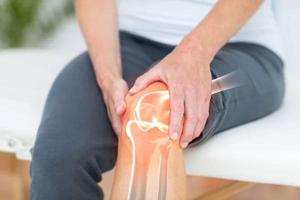 أبرز الأعراض التي تظهر حين التعرض لغضروف الركبة