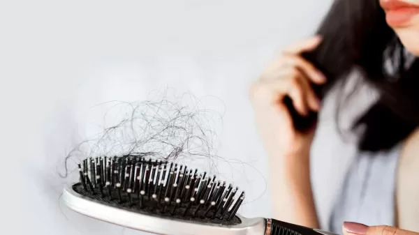 تفسير حلم تساقط الشعر عند التمشيط بالنسبة للفتاة العزباء