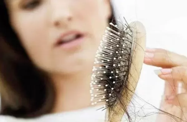 تفسير حلم تساقط الشعر عند التمشيط بالنسبة للمرأة المتزوجة