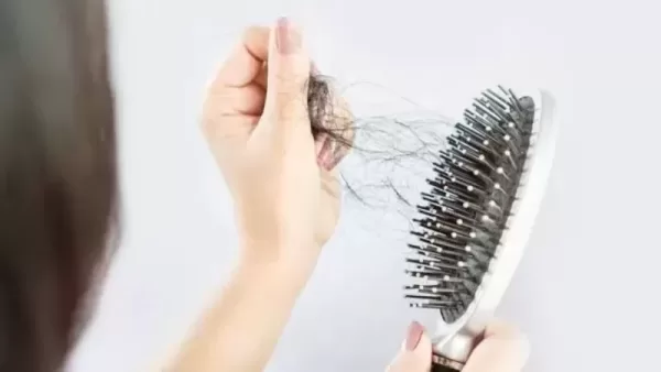 تفسير حلم تساقط الشعر عند التمشيط